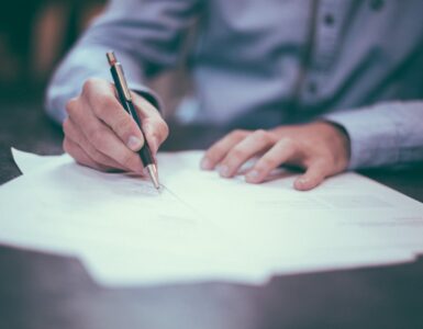 Financial paperwork used to compare college loan amounts, fees, and payment deadlines