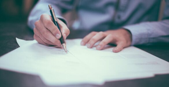 Financial paperwork used to compare college loan amounts, fees, and payment deadlines