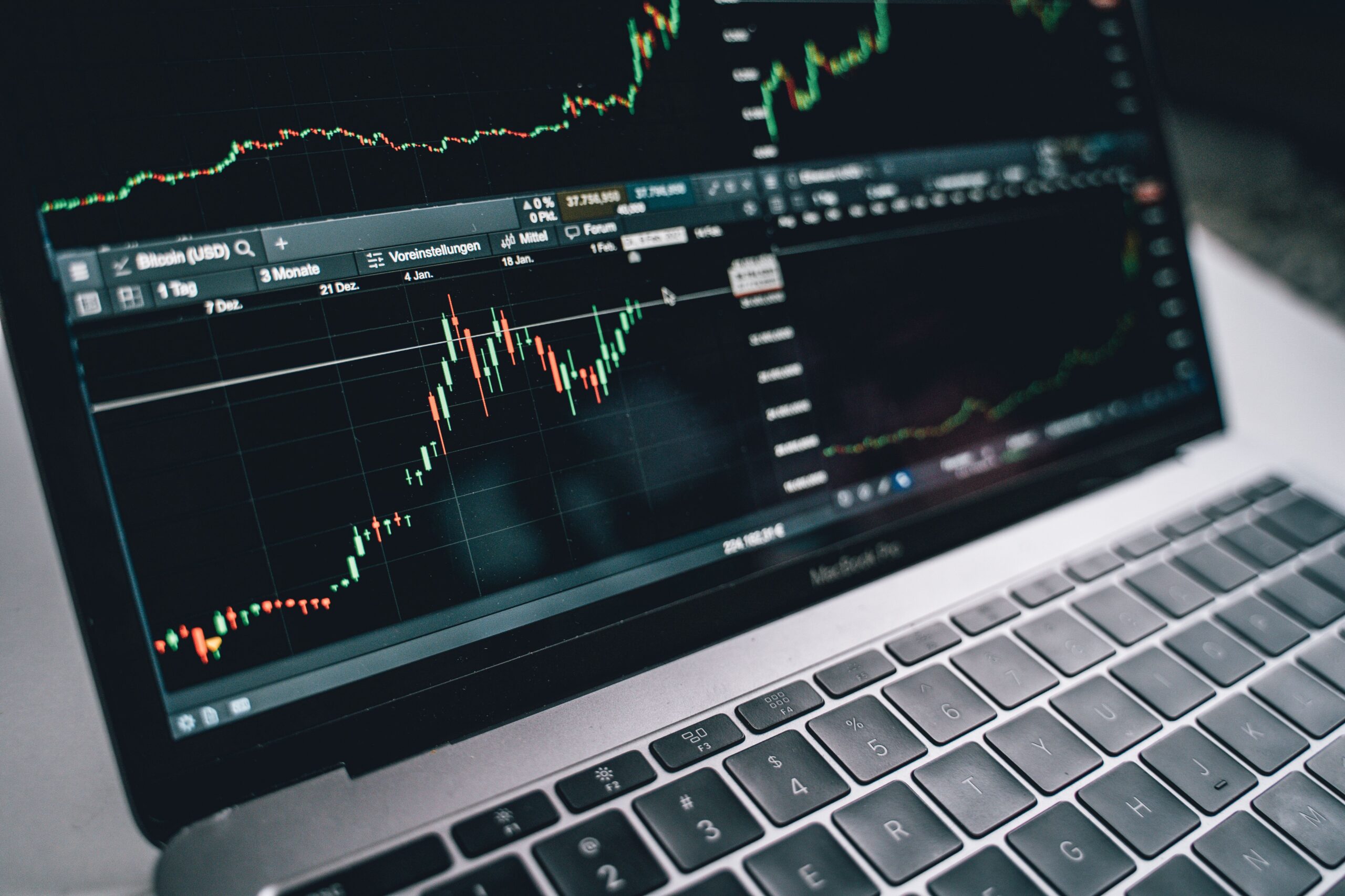 A laptop screen shows financial charts used to follow changing interest rate expectations.