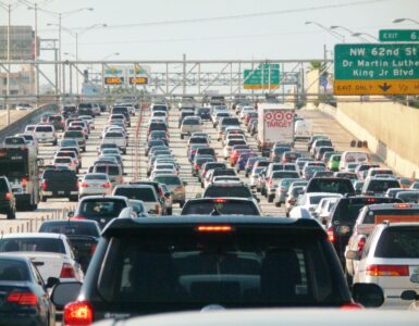 Heavy rush-hour traffic on Interstate 95 in Miami, showing slow road conditions that traffic maps try to measure.