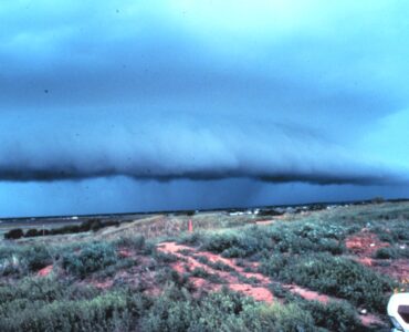 A shelf cloud marking the leading gust front of an approaching thunderstorm