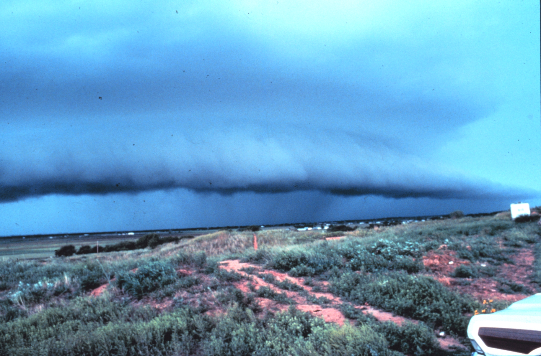 A shelf cloud marking the leading gust front of an approaching thunderstorm