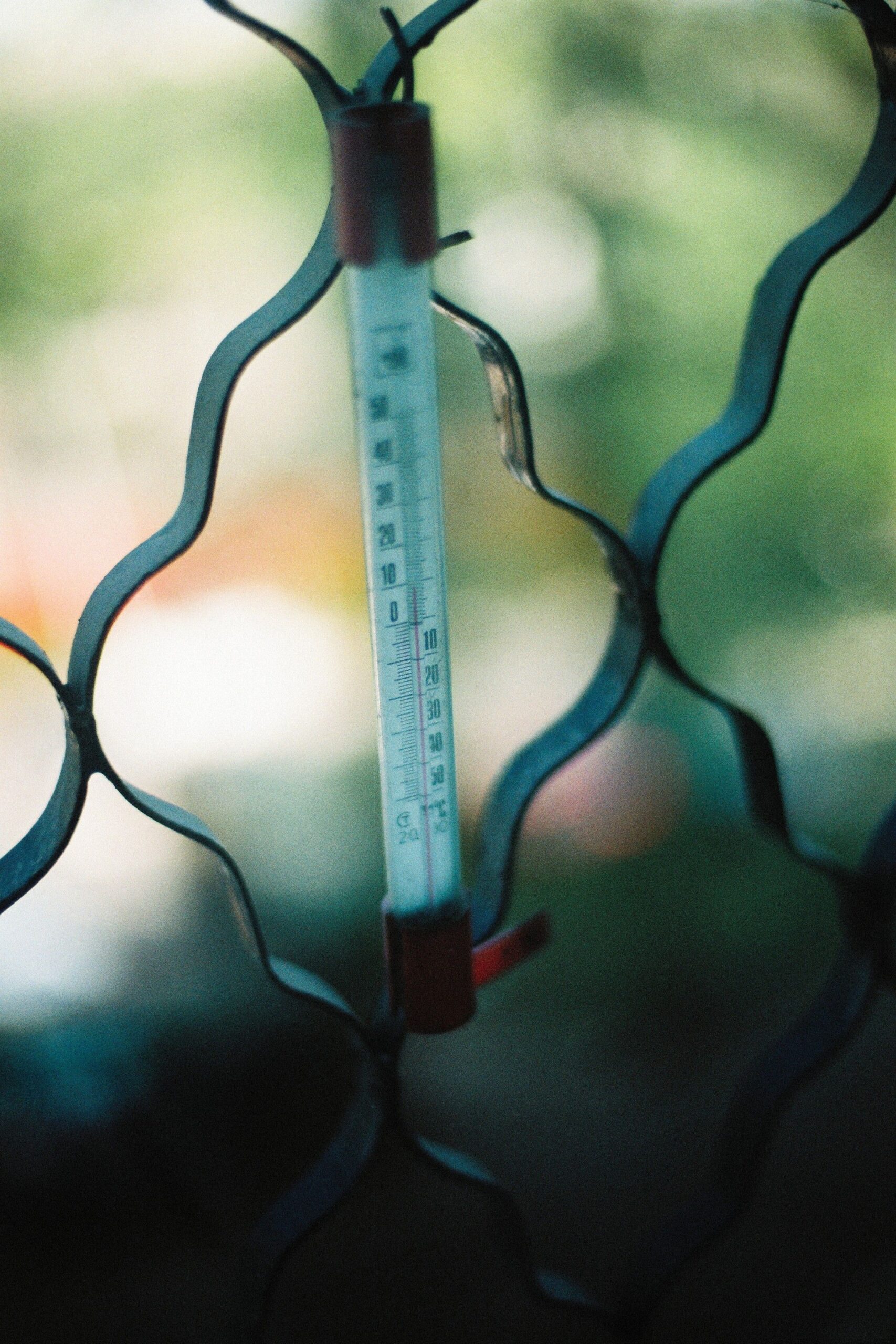 Outdoor thermometer representing the temperature data used to calculate cooling degree days