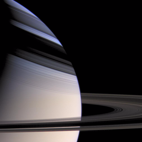 Cassini view of Saturn and its ring bands seen close up