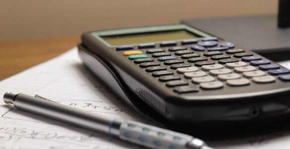 Handwritten math notes and a calculator used to compare factorials, combinations, and binomial coefficients.