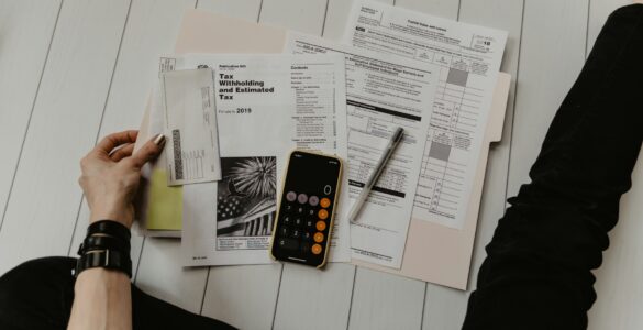 A notebook and pen arranged for practicing Japanese te-form sentence patterns.