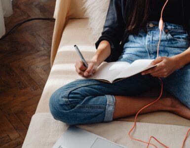 A student organizes notes and review questions for a spaced repetition study schedule.