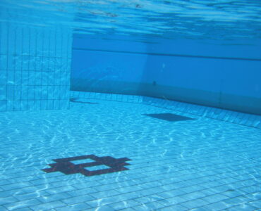 An underwater view in a swimming pool showing how water surrounds sound sources differently than air.