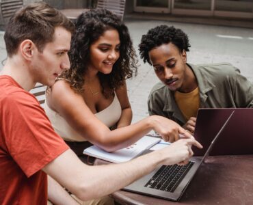 Students reviewing college census date and financial aid deadlines on a laptop
