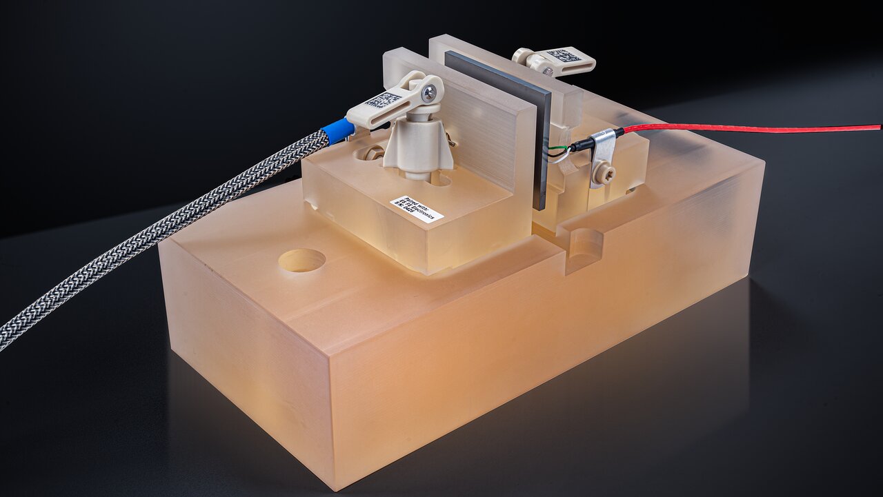 An edge sensor test model used to monitor ELT mirror segment positions